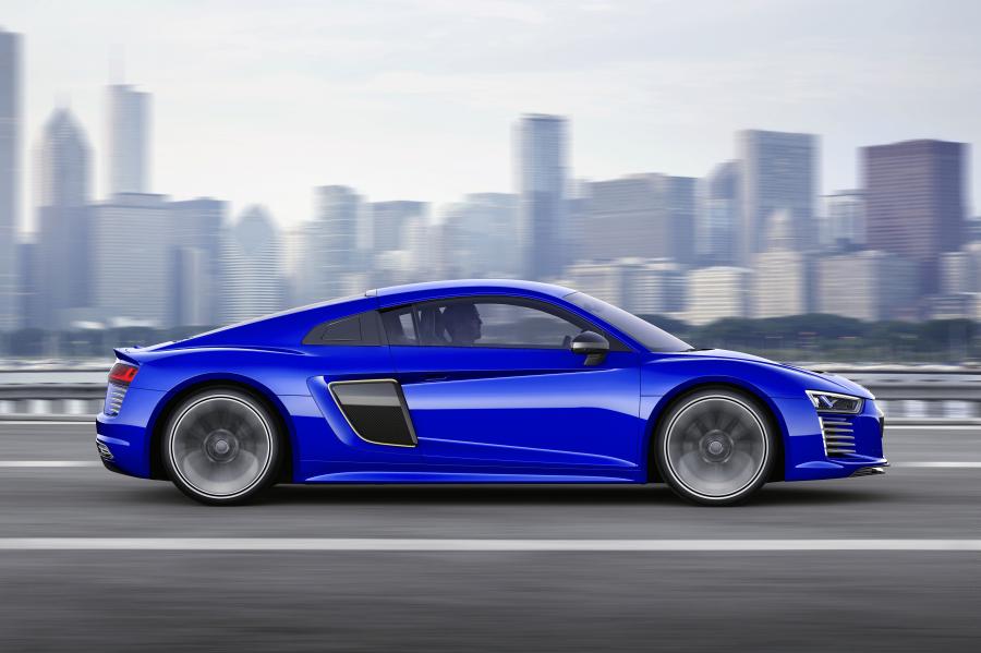  Audi R8 e-tron Piloted Driving Concept 2015 года  (фото 5 из 12)